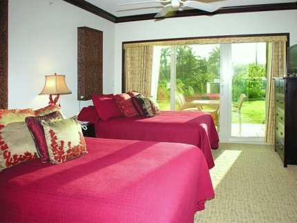Tropical Kauai 2 Bedroom Vacation Rental in Waipouli Kauai - Second Suite with Double Beds - Great for Families or 2 Couples