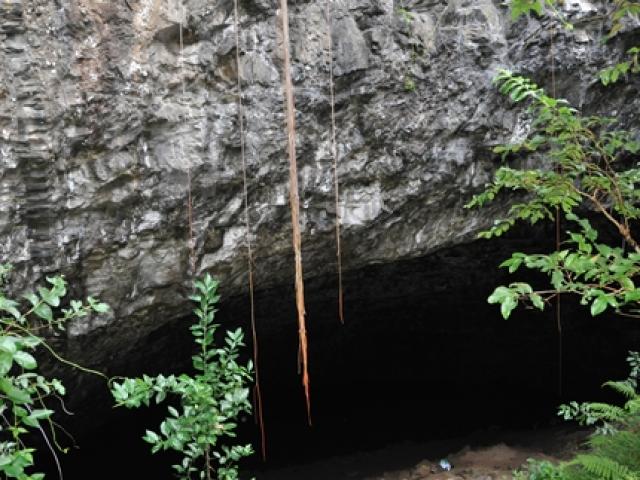 Wet And Dry Caves,  Kauai Attractions
