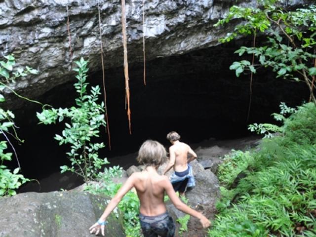 Wet And Dry Caves,  Kauai Attractions - Waikanaloa Cave